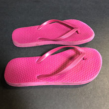 Load image into Gallery viewer, Girls Heart Print Flip Flops
