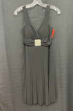 Load image into Gallery viewer, Pleated dress
