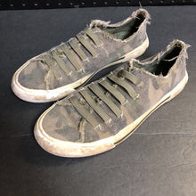 Load image into Gallery viewer, Girls Camo Shoes
