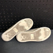 Load image into Gallery viewer, Girls Camo Shoes
