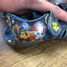 Load image into Gallery viewer, Boys Light-Up Sandals
