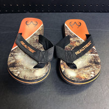 Load image into Gallery viewer, Boys Camo Flip Flops
