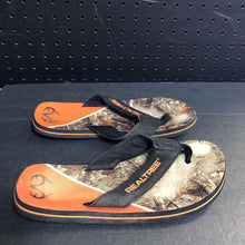 Load image into Gallery viewer, Boys Camo Flip Flops
