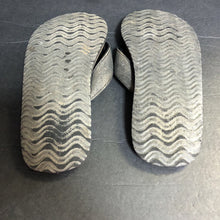 Load image into Gallery viewer, Boys Camo Flip Flops
