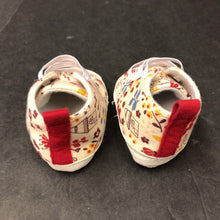 Load image into Gallery viewer, Girls Cat Flower Shoes
