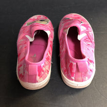 Load image into Gallery viewer, Girls Camo Shoes
