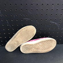 Load image into Gallery viewer, Girls Camo Shoes
