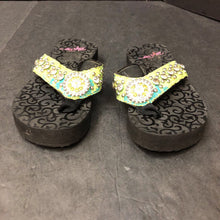 Load image into Gallery viewer, Girls Rhinestone Flip Flops
