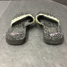 Load image into Gallery viewer, Girls Rhinestone Flip Flops
