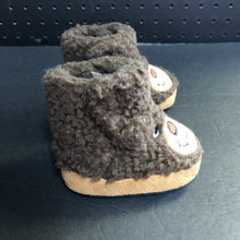 Load image into Gallery viewer, Boys Bear Slipper Boots
