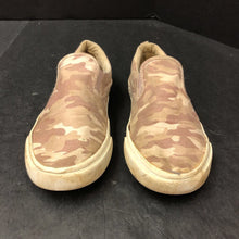 Load image into Gallery viewer, Girls Camo Shoes
