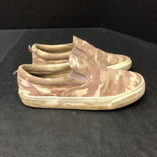 Load image into Gallery viewer, Girls Camo Shoes
