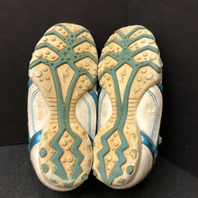 Load image into Gallery viewer, Girls Sparkly Shoes
