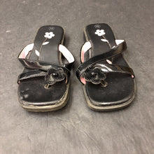 Load image into Gallery viewer, Girls Flower Sandals
