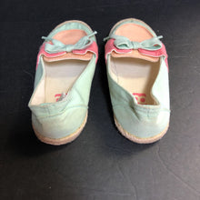Load image into Gallery viewer, Girls Bow Slip On Shoes
