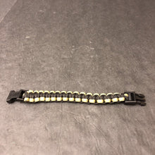 Load image into Gallery viewer, Paracord Bracelet
