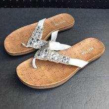 Load image into Gallery viewer, Girls Rhinestone Flip Flops
