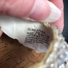 Load image into Gallery viewer, Girls Rhinestone Flip Flops
