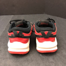 Load image into Gallery viewer, Boys Team Hustle D10 Basketball Sneakers
