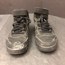 Load image into Gallery viewer, Boys Court Borough 2 Sneakers
