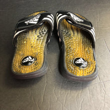 Load image into Gallery viewer, Boys Slide On Shoes
