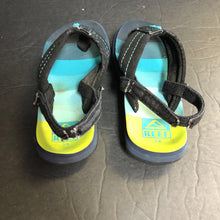 Load image into Gallery viewer, Boys Striped Flip Flops
