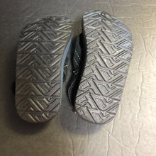 Load image into Gallery viewer, Boys Striped Flip Flops
