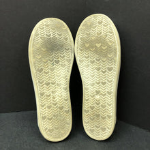 Load image into Gallery viewer, Girls Slip On Shoes
