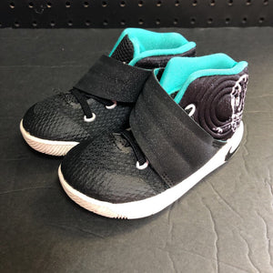 Boys Kyrie 2 Sneakers