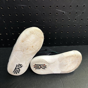 Boys Kyrie 2 Sneakers