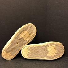 Load image into Gallery viewer, Boys Slip On Shoes
