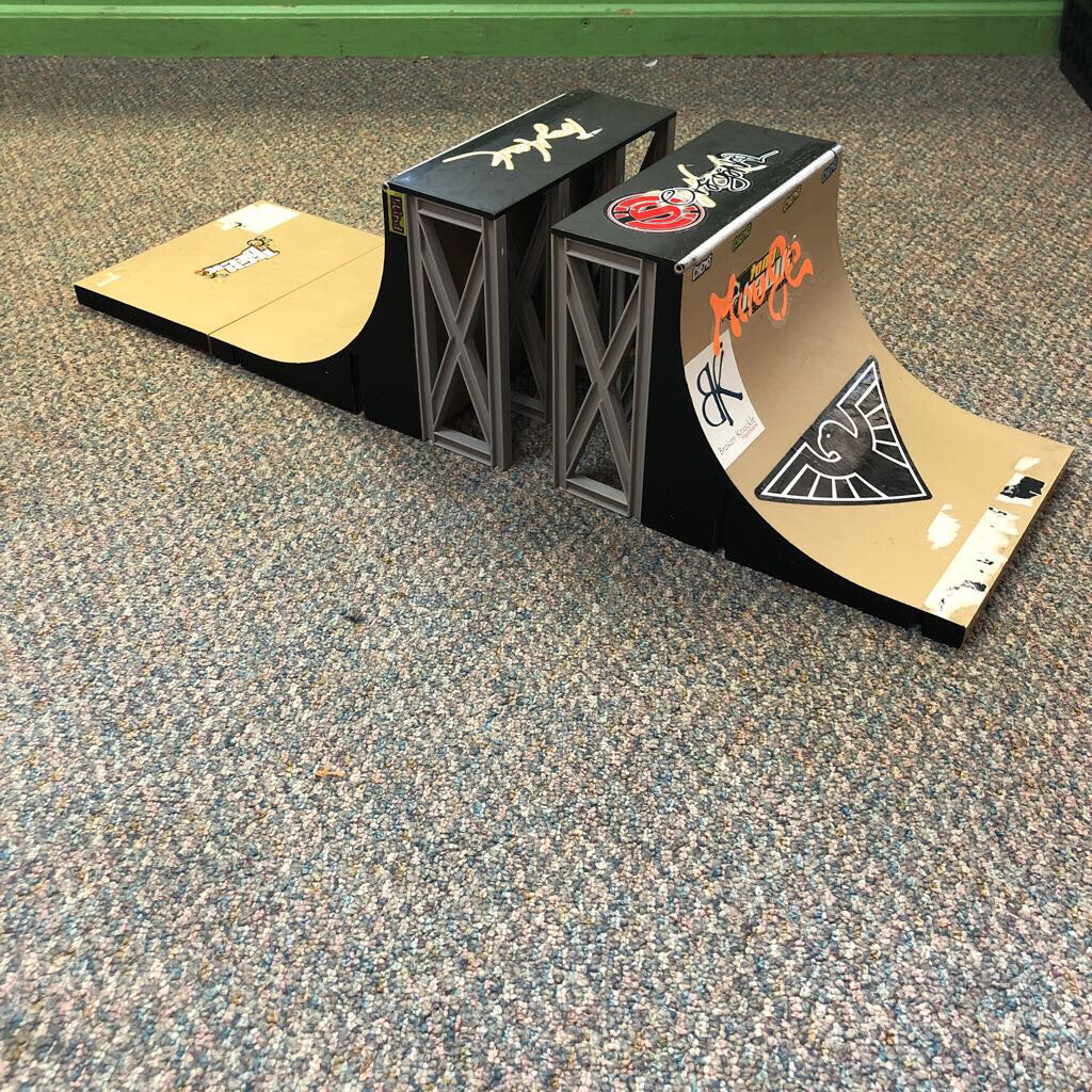 Tony Hawk 2pc Half Pipe Finger Skateboard Ramp w/Extender