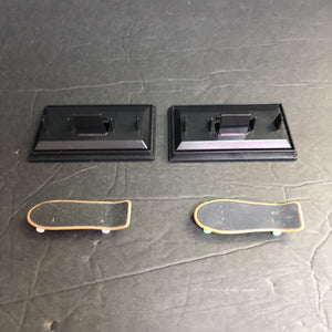 2pk Mini Finger Skateboards w/Display Stands (Malibu International)