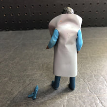 Load image into Gallery viewer, Lando Calrissian w/Cape &amp; Gun 1980 Vintage Collectible
