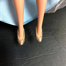 Load image into Gallery viewer, Cinderella Doll 1996 Vintage Collectible
