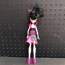 Load image into Gallery viewer, Frights Camera Action Draculaura Doll
