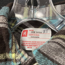 Load image into Gallery viewer, Plaid Button Down Shirt
