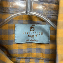 Load image into Gallery viewer, Plaid button down shirt
