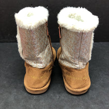 Load image into Gallery viewer, Girls Sparkly Winter Boots
