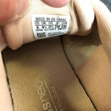 Load image into Gallery viewer, Girls Striped Sneakers
