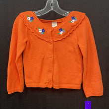 Load image into Gallery viewer, Flower button sweater
