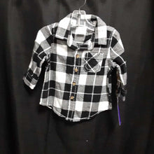 Load image into Gallery viewer, Plaid button down shirt
