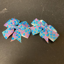 Load image into Gallery viewer, 2pk Mermaid Scale Hairbow Clips
