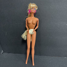 Load image into Gallery viewer, Glitter Hair Doll 1993 Vintage Collectible
