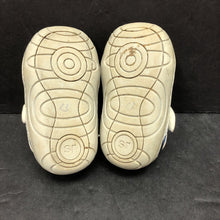 Load image into Gallery viewer, Boys Velcro Shoes
