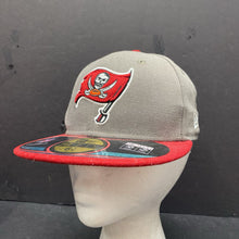 Load image into Gallery viewer, Boys Hat (NEW) (Tampa Bay Bucaneers NFL Football Team))
