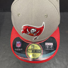 Load image into Gallery viewer, Boys Hat (NEW) (Tampa Bay Bucaneers NFL Football Team))
