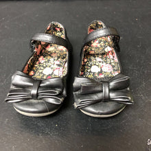 Load image into Gallery viewer, Girls Bow Flats
