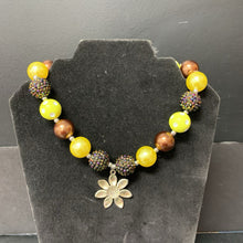 Load image into Gallery viewer, Flower Beaded Necklace
