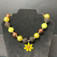 Load image into Gallery viewer, Flower Beaded Necklace
